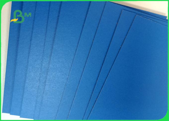 720*1020mmのシートの青い耐久力のあるラッカーを塗られたfinshの光沢のあるボール紙を大きさで分類して下さい