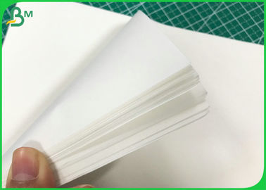 証明される紙皿材料100G 120G純粋で白いクラフト紙ロール食品等級