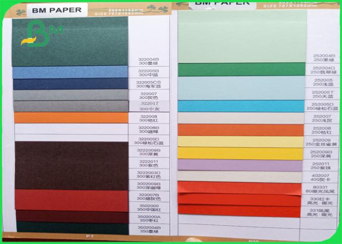 70gsm - 250gsmは印刷のための表面の緑/青/赤オフセット ペーパーを滑らかにします