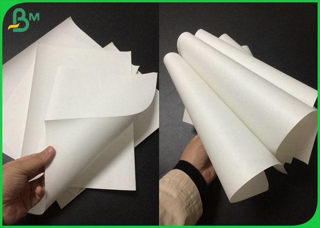 買物をするハンドバッグのための180GSM 250GSMの白い色のクラフトの包装紙