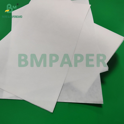 90g 白いクラフト紙 衣料品の買い物袋 77 x 110cm 高強度